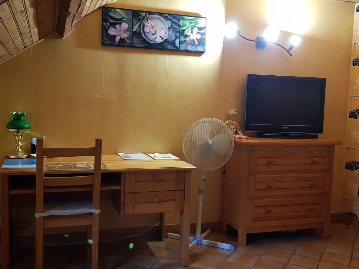 Henonville Au Grand Sapin Chambres Chez L'Habitant מראה חיצוני תמונה